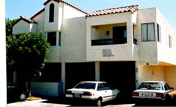 4029 Chamoune Ave in San Diego, CA - Foto de edificio - Building Photo