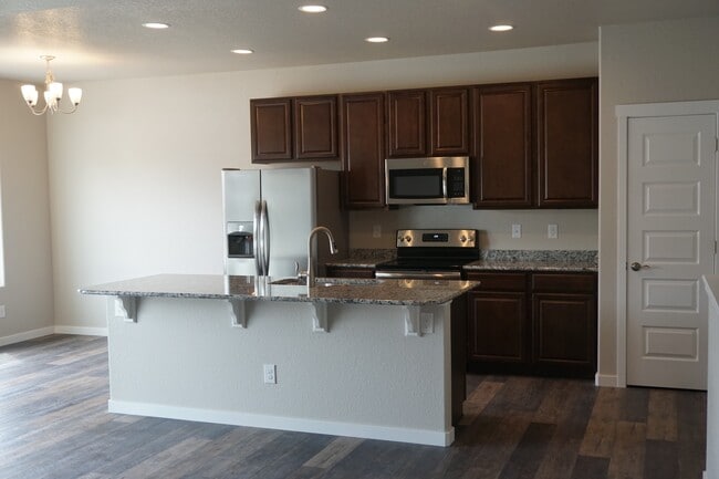 1332 87th Ave in Greeley, CO - Foto de edificio - Building Photo