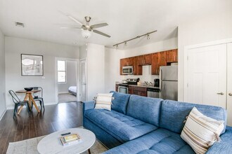 1016 18th Ave S in Nashville, TN - Foto de edificio - Building Photo