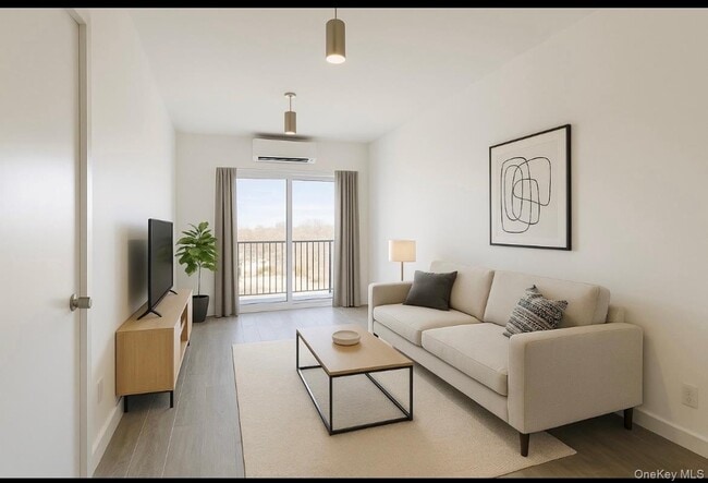 356-370 Bayview Ave in Inwood, NY - Building Photo - Building Photo