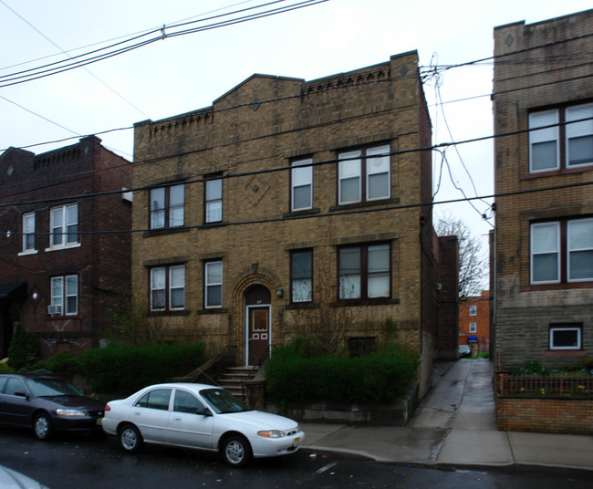 92 SW 24th St in Bayonne, NJ - Building Photo - Building Photo