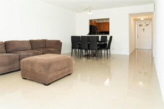 5140 SW 40th Ave in Fort Lauderdale, FL - Building Photo - Building Photo
