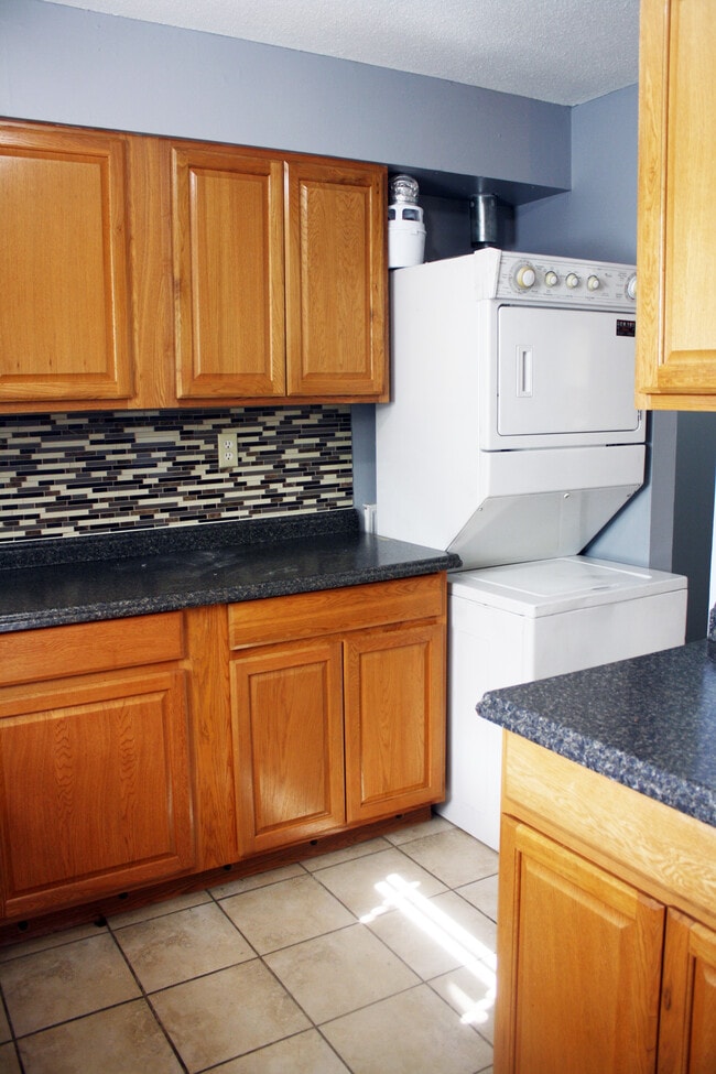 2555 Eastbrook Dr in Horn Lake, MS - Foto de edificio - Building Photo