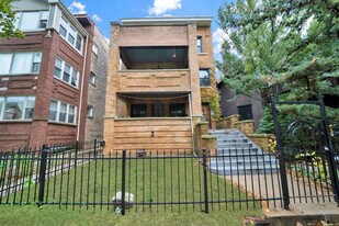 1121 W Columbia Ave in Chicago, IL - Building Photo