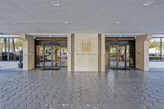 90 Edgewater Dr in Miami, FL - Building Photo - Building Photo
