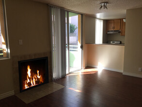 Cherokee Courtyard Apartments in Los Angeles, CA - Building Photo - Building Photo