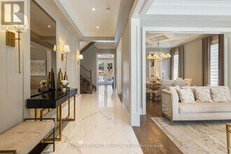 5 Storey Crescent in Toronto, ON - Building Photo - Building Photo