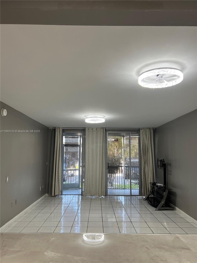 1710 NE 191st St in North Miami Beach, FL - Building Photo - Building Photo