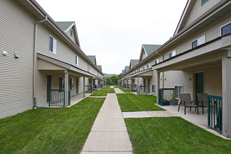 Promenade Oaks in Eagan, MN - Foto de edificio - Building Photo