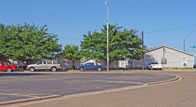 Foxhole Apartments in Lubbock, TX - Building Photo - Building Photo