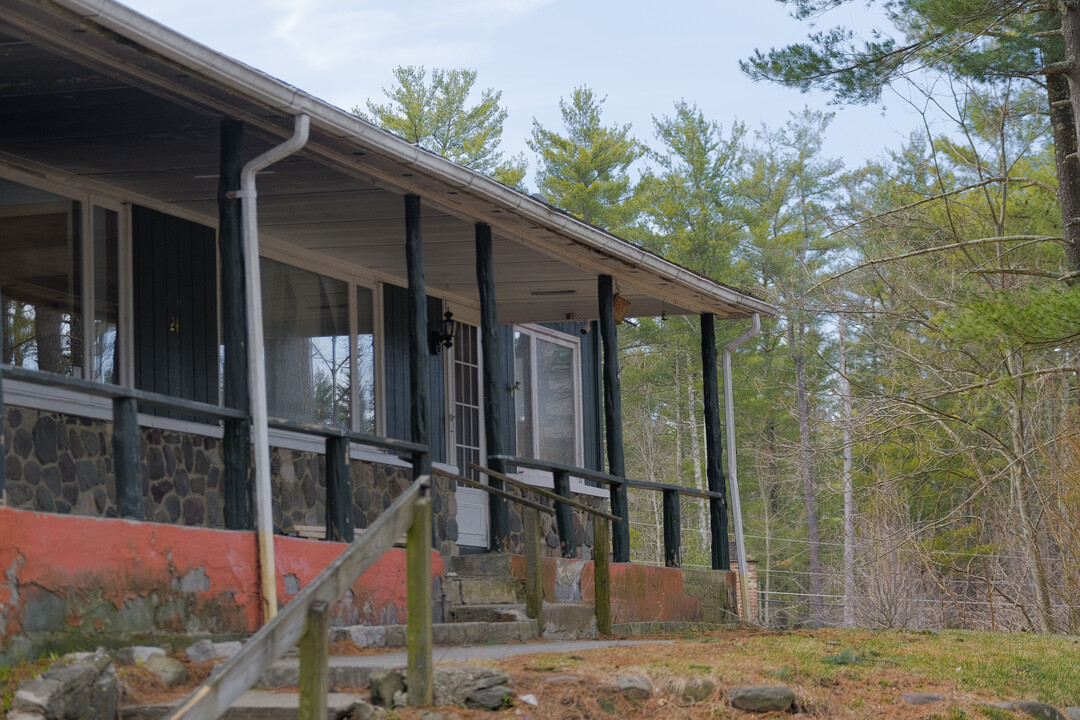 24 Alpine Dr in Round Top, NY - Building Photo