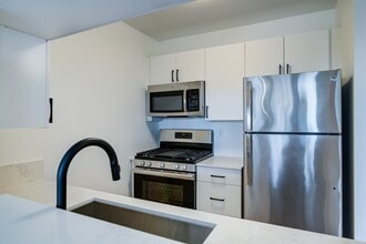 800 Sixth in Manhattan, NY - Building Photo - Interior Photo