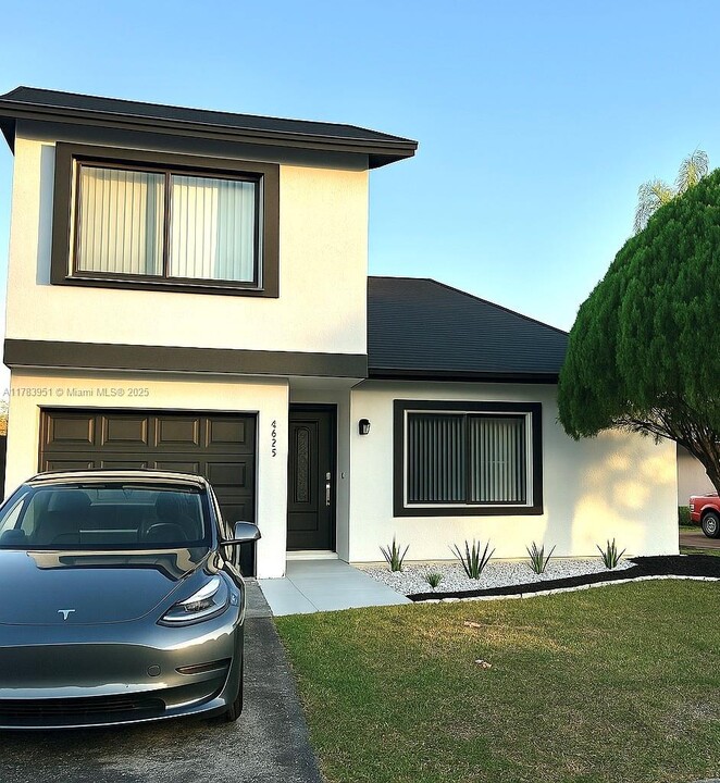 14795 SW 97th Terrace in Miami, FL - Building Photo
