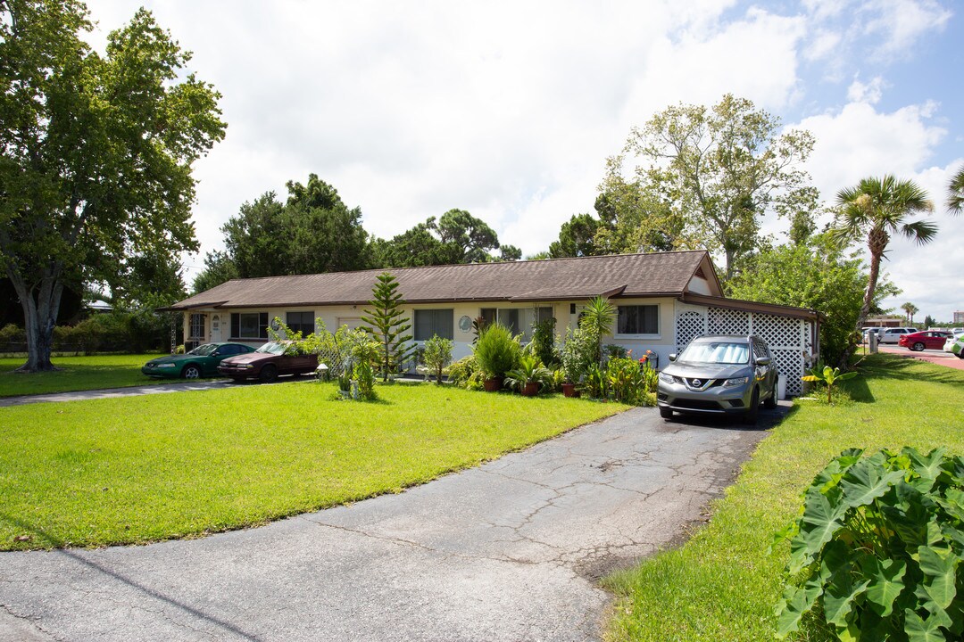 5036 Gulf Dr in New Port Richey, FL - Foto de edificio