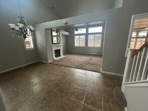 4929 W Pianosa Ave in Visalia, CA - Foto de edificio - Building Photo