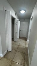 6960 Miami Gardens Dr in Hialeah, FL - Building Photo - Building Photo