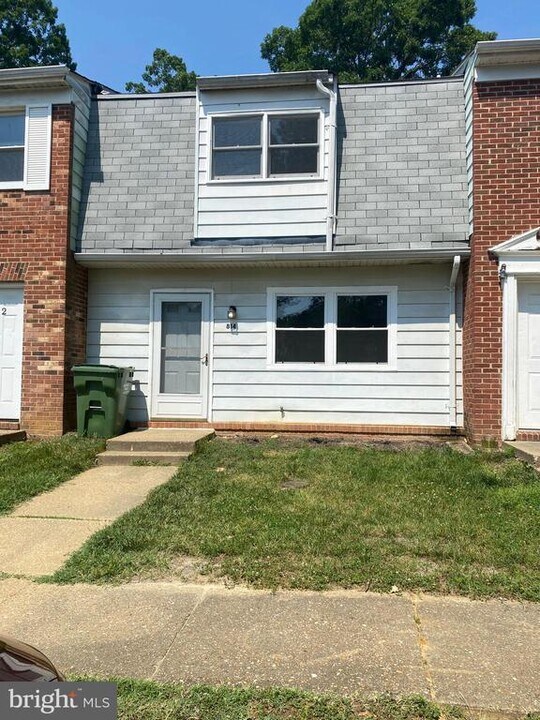 814 Sledgehammer Dr in Falmouth, VA - Building Photo
