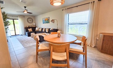 9176 Tequila Sunrise Dr in Sarasota, FL - Building Photo - Building Photo