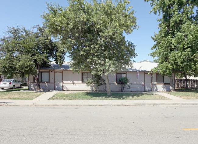 Railroad Apartments in Hanford, CA - Building Photo - Building Photo