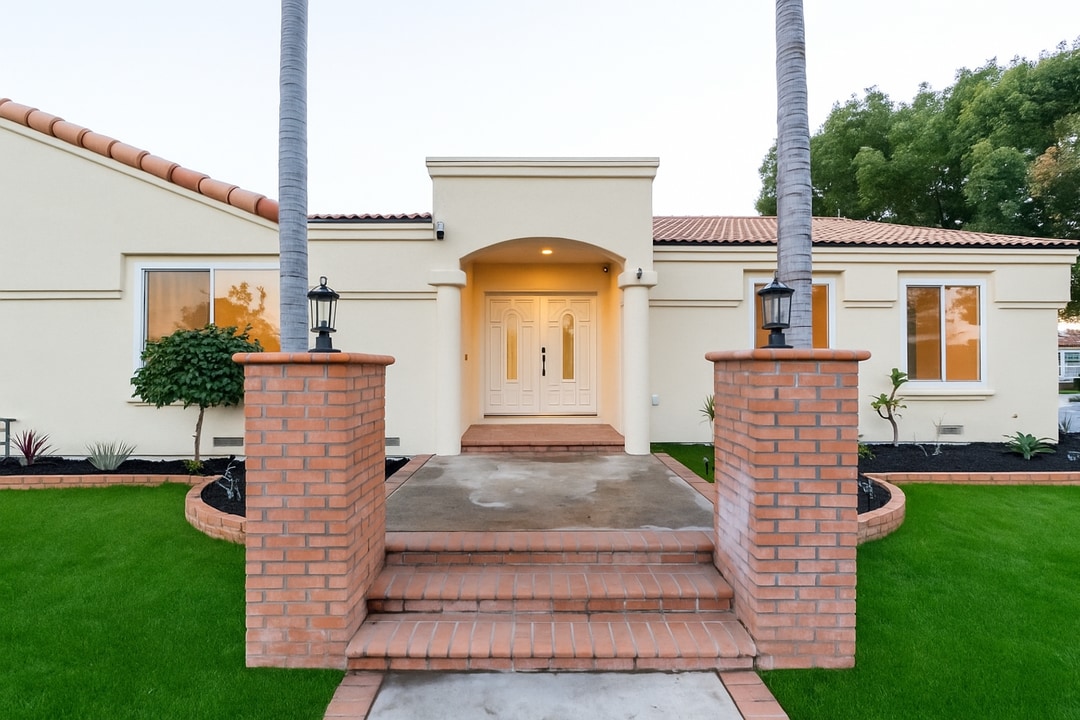 9604 Gainford St in Downey, CA - Building Photo