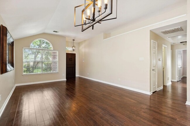 4211 Briarbend Rd in Dallas, TX - Building Photo - Building Photo