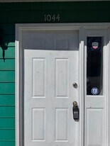 1044 Thornwoode Ln in Stone Mountain, GA - Building Photo