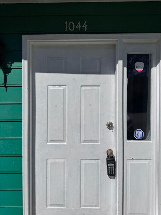 1044 Thornwoode Ln in Stone Mountain, GA - Building Photo