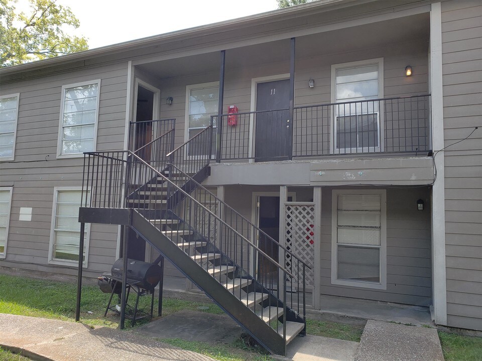 4610 Maddox St-Unit -06 in Beaumont, TX - Foto de edificio