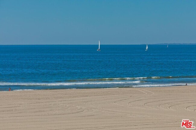 property at 2707 Ocean Front Walk