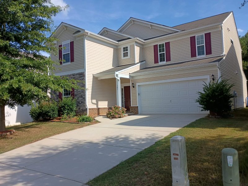 141 Four Seasons Way in Mooresville, NC - Building Photo