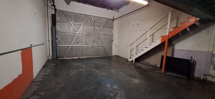 18422 Vanowen St in Los Angeles, CA - Building Photo - Building Photo