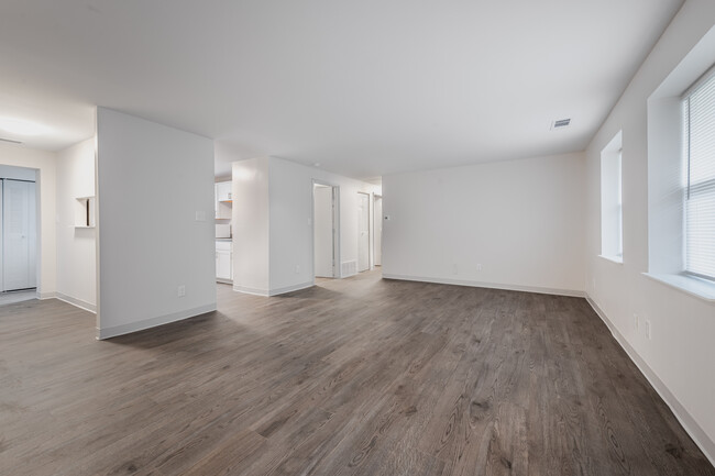 Wilbeth Arlington Homes in Akron, OH - Building Photo - Interior Photo