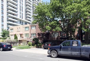 228-316 Balliol St in Toronto, ON - Building Photo