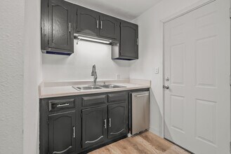 700 Hartman Ave in Waterloo, IA - Building Photo - Building Photo