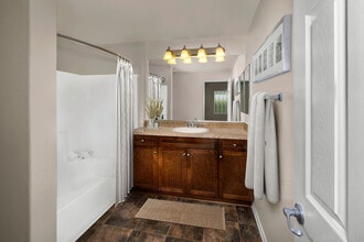 Jamboree Apartments and Townhomes in Rancho Cucamonga, CA - Foto de edificio - Building Photo