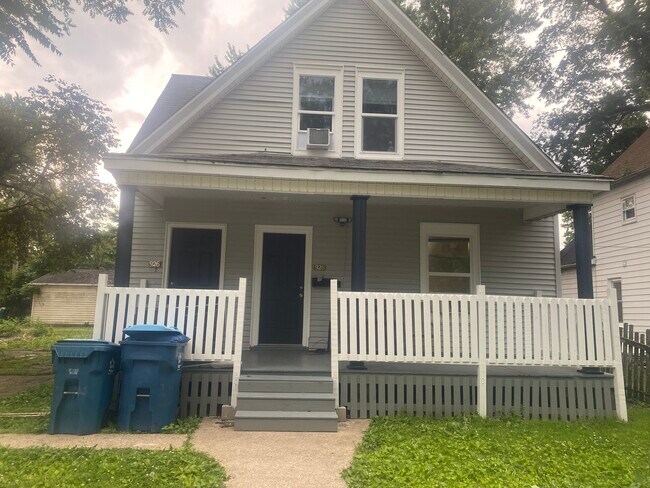 926 W Washington St in Springfield, IL - Building Photo - Building Photo