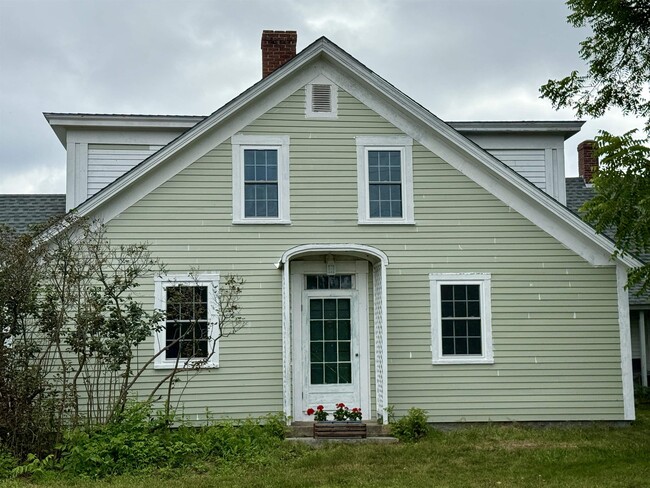 383 Sanborn Rd in Tilton, NH - Building Photo - Building Photo