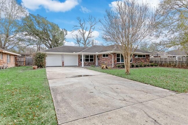 property at 10615 Clematis Ln