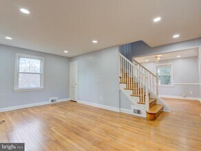 6916 New Hampshire Ave in Takoma Park, MD - Building Photo - Building Photo