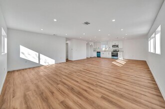 11845 Hamlin St in Los Angeles, CA - Building Photo - Building Photo