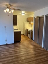 Simmons Manor in Minneapolis, MN - Foto de edificio - Building Photo