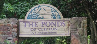 5829 Orchard Hill Ct in Clifton, VA - Building Photo