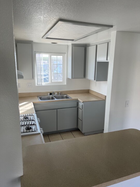 18125 Bellflower St in Adelanto, CA - Building Photo