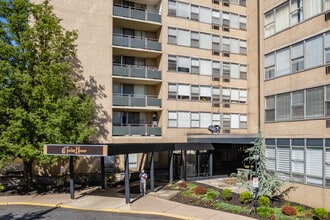 Towne House Apartments in Harrisburg, PA - Building Photo - Building Photo