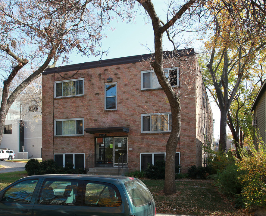 2537 Stevens Ave S in Minneapolis, MN - Building Photo