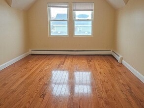 49 Irving St, Unit 2 in Revere, MA - Foto de edificio - Building Photo