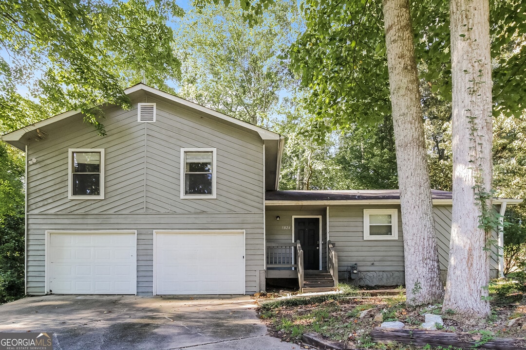 5824 Stonehaven Dr NW in Kennesaw, GA - Building Photo