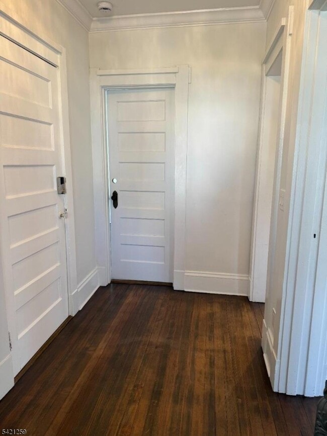 33 Montclair Ave in Montclair, NJ - Building Photo - Building Photo