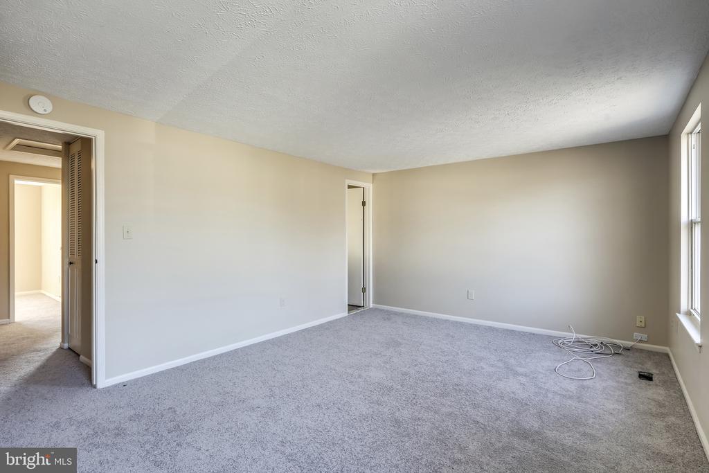 8000 Green Tree Ct in Elkridge, MD - Building Photo