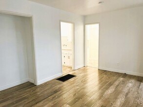 5279 E The Toledo in Long Beach, CA - Building Photo - Building Photo